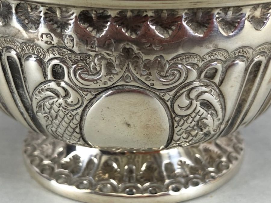 Silver Hallmarked Georgian bowl with repousse design and unmarked cartouche hallmarked London 1800 - Image 6 of 10