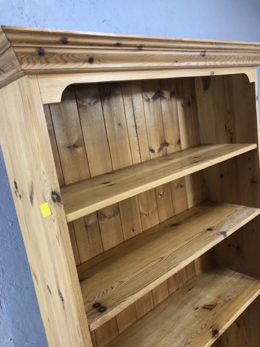 Pine bookcase with adjustable shelves, approx 92cm x 31cm x 183cm tall - Image 3 of 6