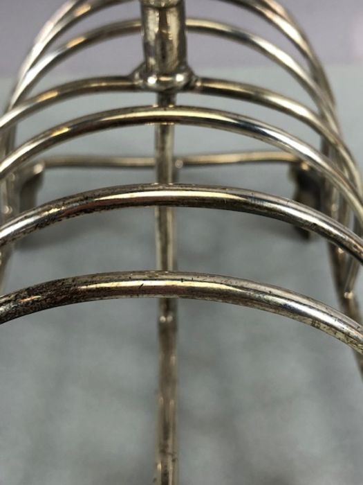 Silver hallmarked toast rack hallmarked for Birmingham approx 16 x 10 x 15cm tall possibly - Image 5 of 9