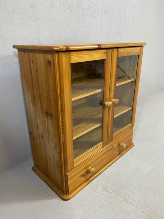 Pine unit with two glazed doors, two shelves and drawer under, approx 80cm x 39cm x 85cm - Image 2 of 5