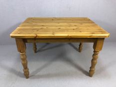 Pine table on turned legs approx 121cm x 91cm x 78cm