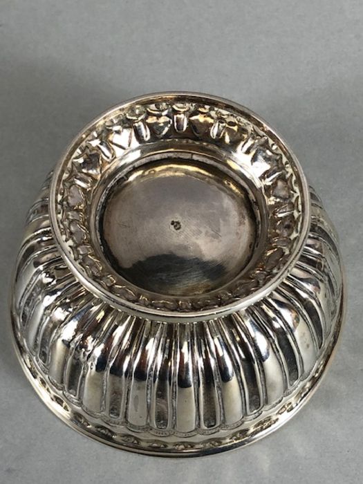 Silver Hallmarked Georgian bowl with repousse design and unmarked cartouche hallmarked London 1800 - Image 7 of 10