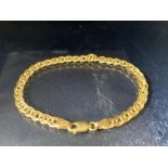 9ct Gold fancy link bracelet with hallmarked clasp approx 18cm in length and 3.5g