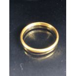 22ct Gold band size 'Q' and approx 2.4g