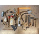 Vintage tools: good collection of vintage tools to include woodworking saws, hand drills, hammers,