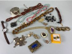 costume jewellery, A collection of vintage costume jewellery, to include broaches, bead necklaces,