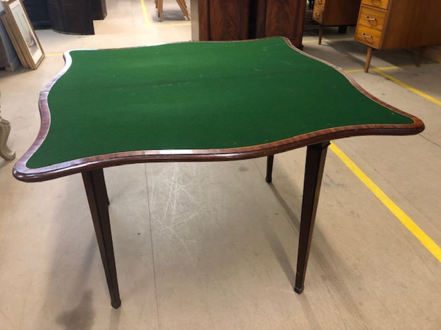 Edwardian folding card table with inlay, green baize, on tapering legs with serpentine hedge design,