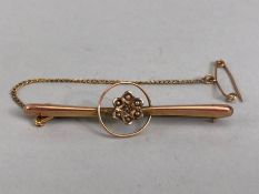 9ct Gold fully hallmarked brooch set with a Gold flower with seed pearls and with a safety chain