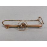 9ct Gold fully hallmarked brooch set with a Gold flower with seed pearls and with a safety chain