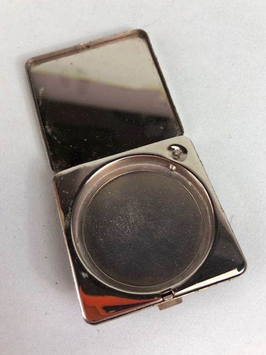 Three vintage compacts and a black Bakelite cigar case - Image 11 of 22