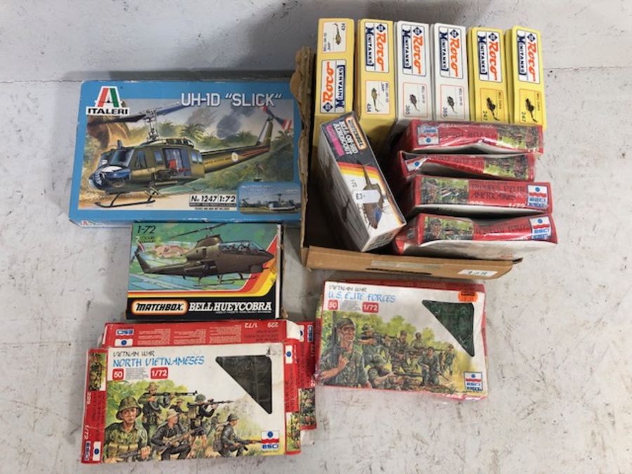 Military model kits/Dioramas. a collection of model kits and figures related to the Vietnam war,