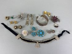 costume jewellery, a collection of stone set costume jewellery to include ,ear rings broaches ,and