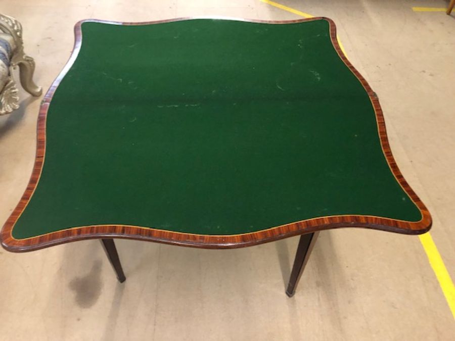 Edwardian folding card table with inlay, green baize, on tapering legs with serpentine hedge design, - Image 2 of 5