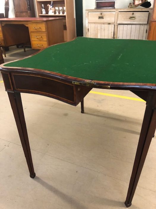 Edwardian folding card table with inlay, green baize, on tapering legs with serpentine hedge design, - Image 3 of 5