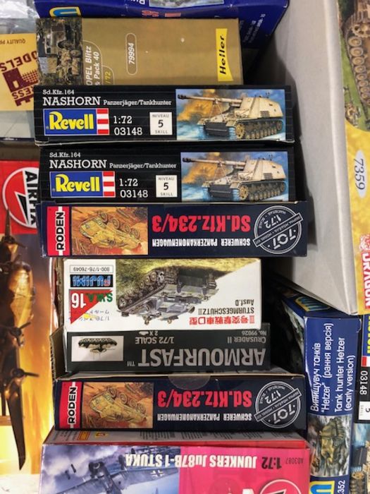 Military Model Kits. a Collection of mostly 1:72 ,WW2 military vehicle kits, Tanks, Trucks and - Image 4 of 9