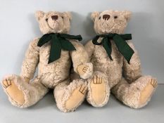 Two articulated teddy Bears