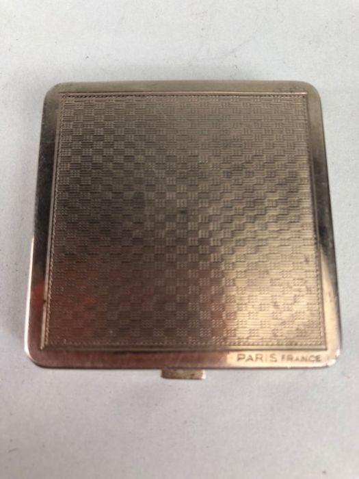 Three vintage compacts and a black Bakelite cigar case - Image 8 of 22