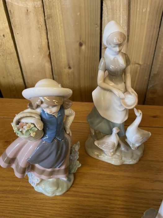 Collection of ceramics and glass to include Lladro, Nao and a VILLEROY & BOCH glass cat - Image 7 of 10