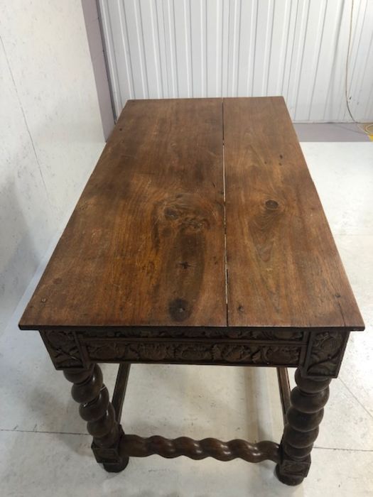 Large drop leaf dining room dining table on turned legs, approx 153cm wide - Image 21 of 24