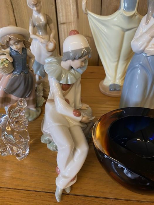 Collection of ceramics and glass to include Lladro, Nao and a VILLEROY & BOCH glass cat - Image 5 of 10