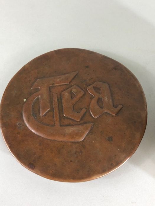 NEWLYN: Copper tea caddy with Lid and repousse decoration of swimming fish with makers mark Newlyn - Image 7 of 9