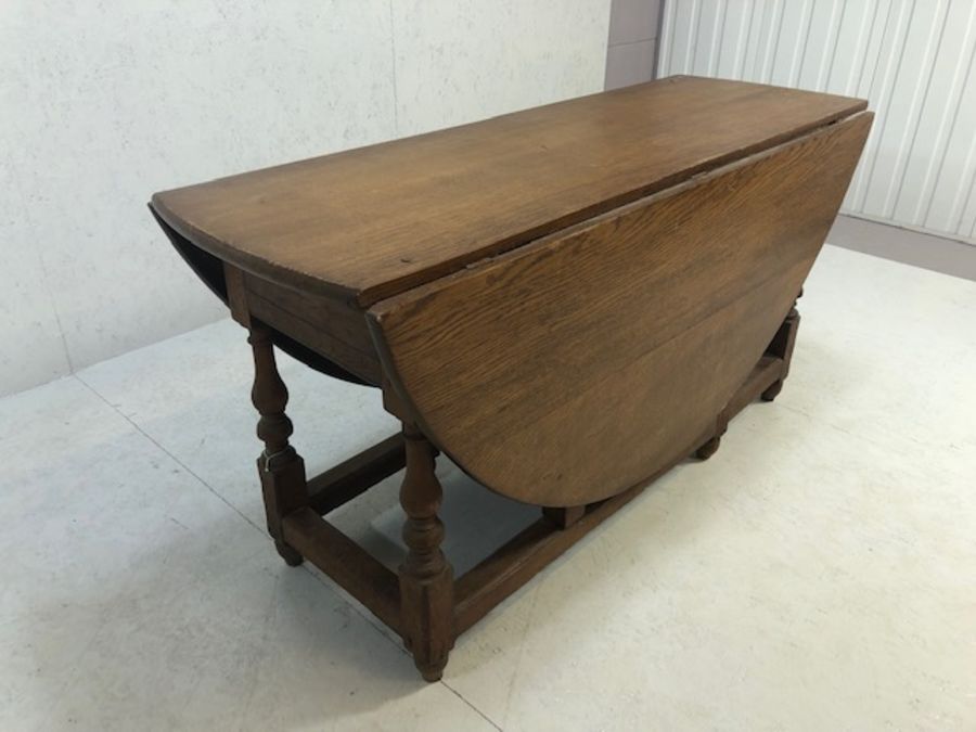 Large drop leaf dining room dining table on turned legs, approx 153cm wide