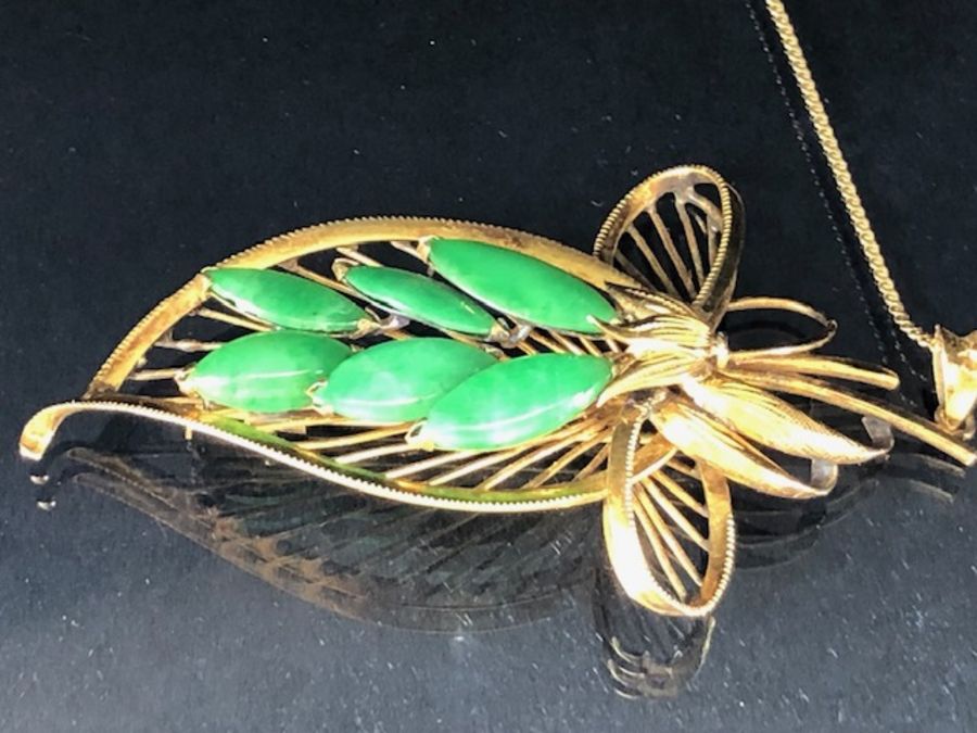 Gold coloured (unmarked) large necklace pendant approx 60mm tall of openwork design set with six - Image 9 of 34