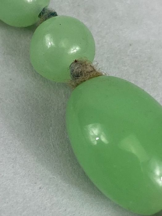 Jade Beads, a miscellaneous collection of jade beads to include a teardrop approximately 3cm, a - Image 18 of 30