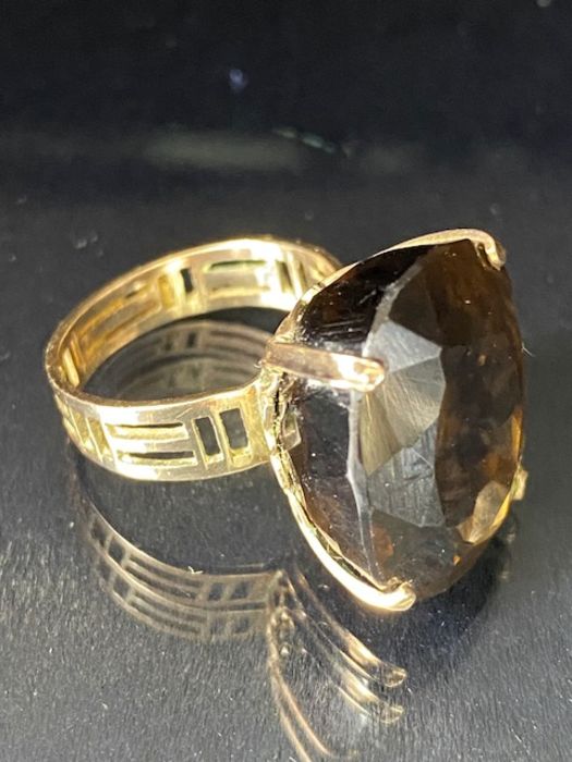 Large faceted smokey Quartz ring on pierced gold band (unmarked) the quartz stone approx 22mm x 16mm - Image 2 of 9