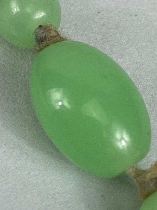 Jade Beads, a miscellaneous collection of jade beads to include a teardrop approximately 3cm, a - Image 19 of 30