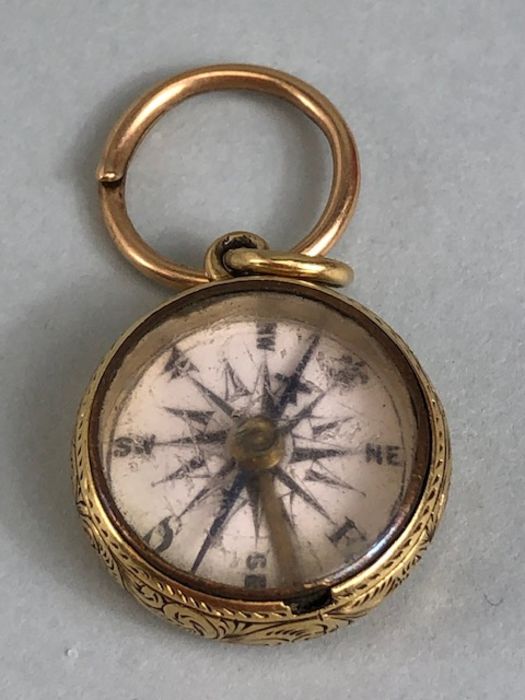 Gold metal watch chain fob made as a compass A.F approximately 5.9g - Image 4 of 5
