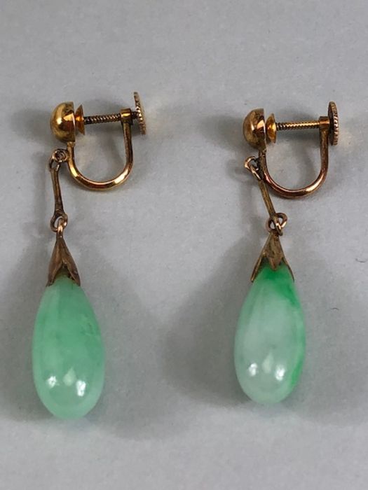 14k Gold earrings with pendant Jade teardrops each teardrop approx 18mm in length - Image 6 of 21