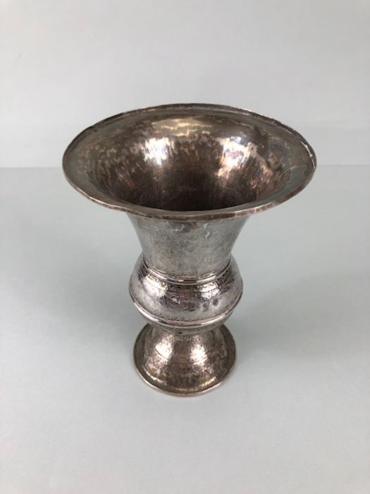 Antique Silver, 19th century Indo Persian bell top silver metal spittoon, of European influence, - Image 2 of 5