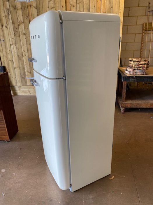 SMEG Fridge Freezer, modern SMEG Fridge Freezer Model S30STRP5 cream colour, hinged on right side - Image 7 of 16