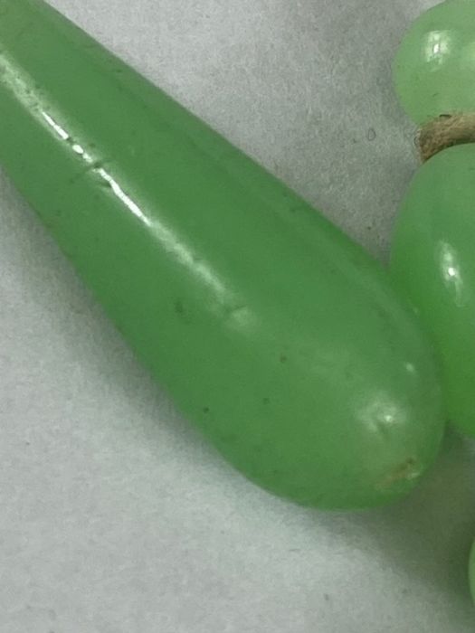 Jade Beads, a miscellaneous collection of jade beads to include a teardrop approximately 3cm, a - Image 9 of 30