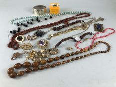 Costume jewellery - a collection of vintage costume jewellery, to include brooches, bead