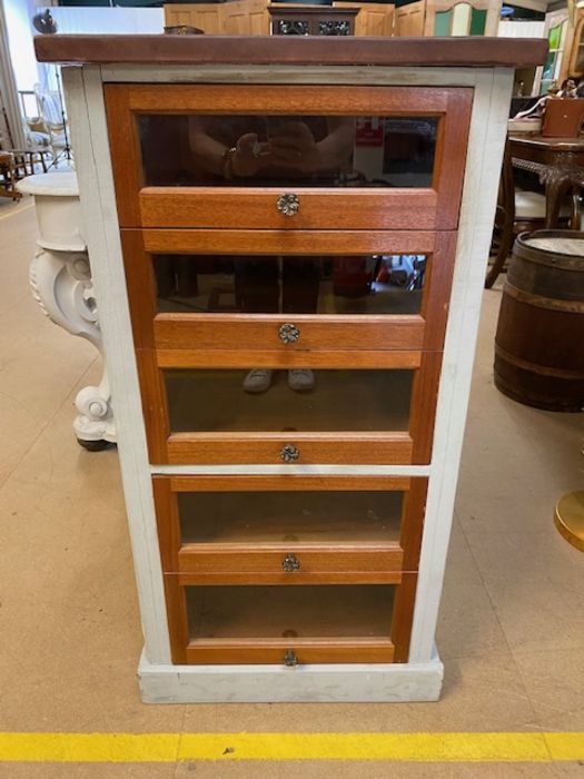 Stand alone milliners or drapers style chest of draws, run of 5 teak glass fronted draws, cabinet
