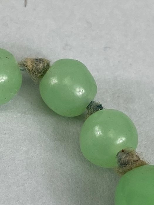Jade Beads, a miscellaneous collection of jade beads to include a teardrop approximately 3cm, a - Image 17 of 30