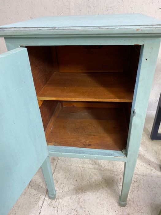 Painted furniture, vintage bedside cupboard with painted finish a slated pine box with painted - Image 5 of 8