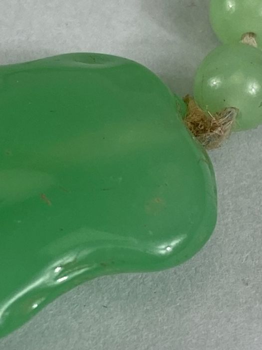 Jade Beads, a miscellaneous collection of jade beads to include a teardrop approximately 3cm, a - Image 30 of 30
