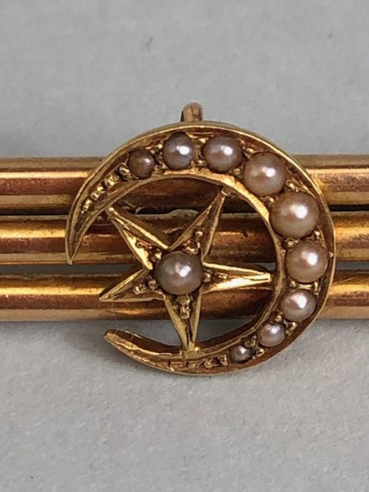 15ct Gold three bar brooch set with a crescent Moon and a star both with seed pearls approx 45mm - Image 4 of 6