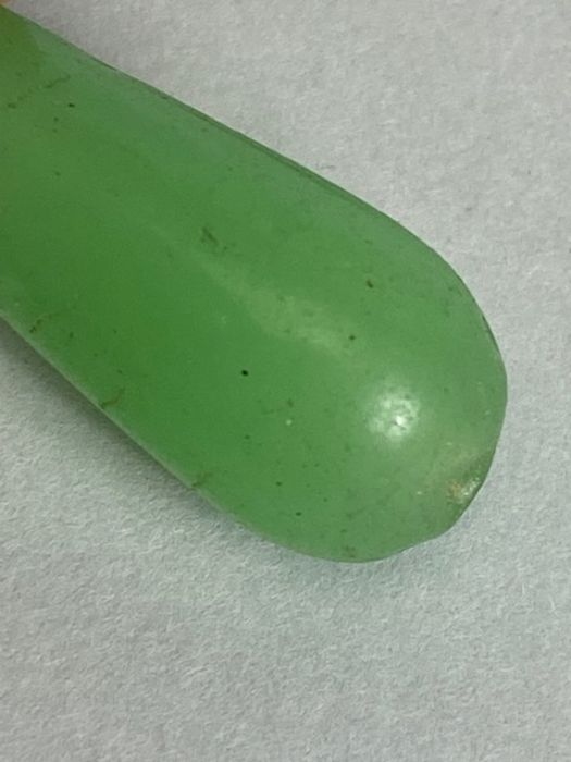 Jade Beads, a miscellaneous collection of jade beads to include a teardrop approximately 3cm, a - Image 15 of 30