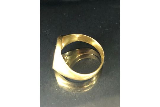 9ct Gold signet ring size 'O' and approx 7g - Image 4 of 6