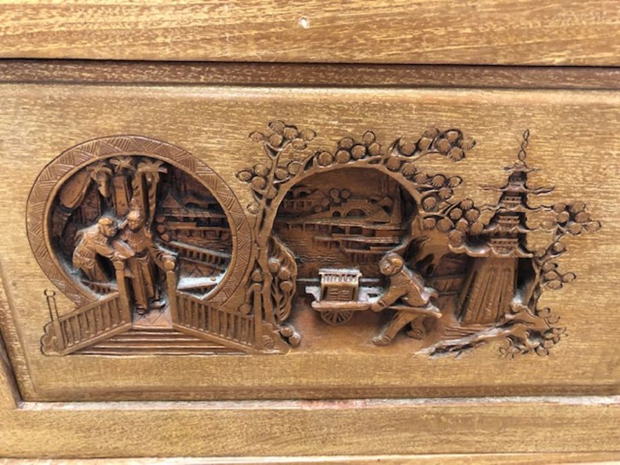Chest of six drawers in the Oriental style, each end with carved panel, each handle carved with - Image 5 of 10