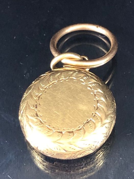 Gold metal watch chain fob made as a compass A.F approximately 5.9g - Image 3 of 5