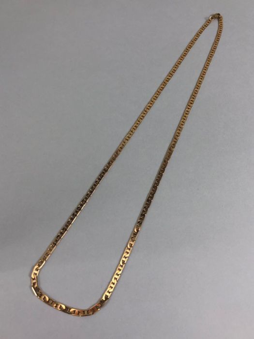 9ct Gold flat link necklace approx 54cm in length and 10.7g - Image 4 of 6
