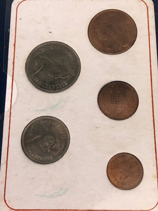 Coins, 2 sets of Britain's first decimal coins along with a silver 3d 1890, and 5 foreign coins - Image 6 of 7