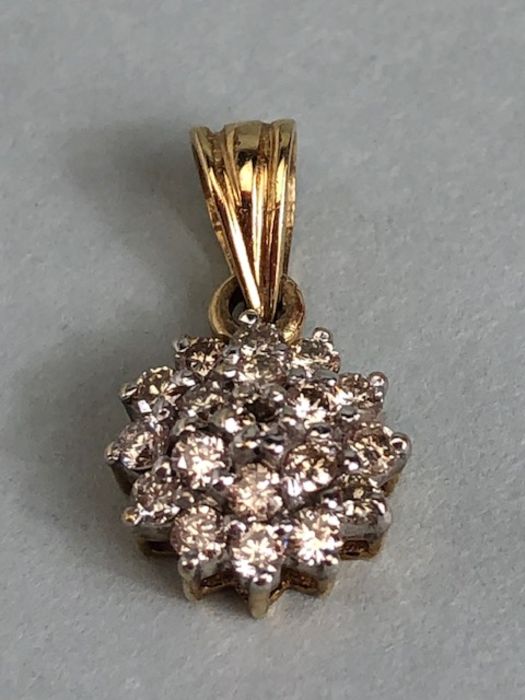 9ct Gold and white stone cluster pendant approximately 0.5g