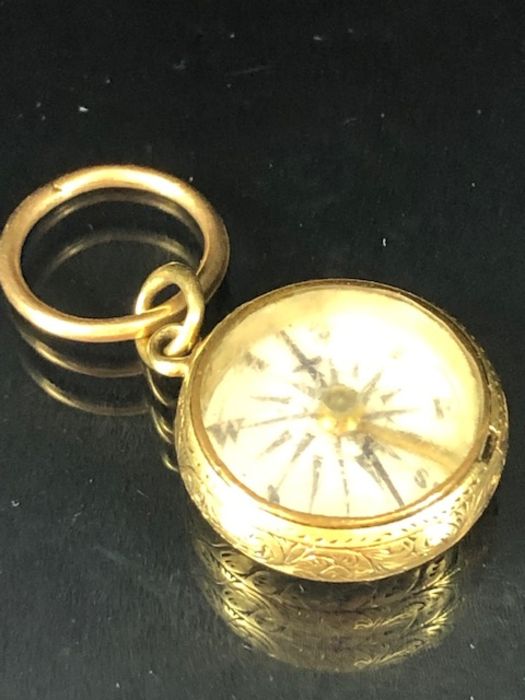 Gold metal watch chain fob made as a compass A.F approximately 5.9g - Image 2 of 5
