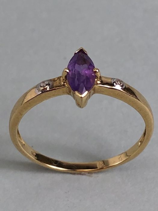 9ct Oval Amethyst with diamond shoulders approx size 'R' - Image 3 of 7